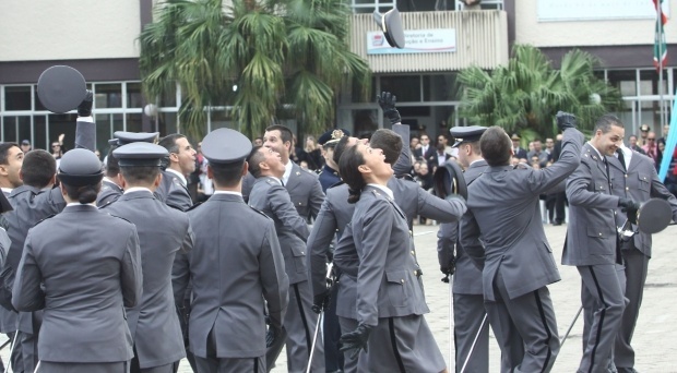 Leia mais sobre o artigo Efetivo da Polícia Militar de SC ganha reforço com a formatura de 29 aspirantes