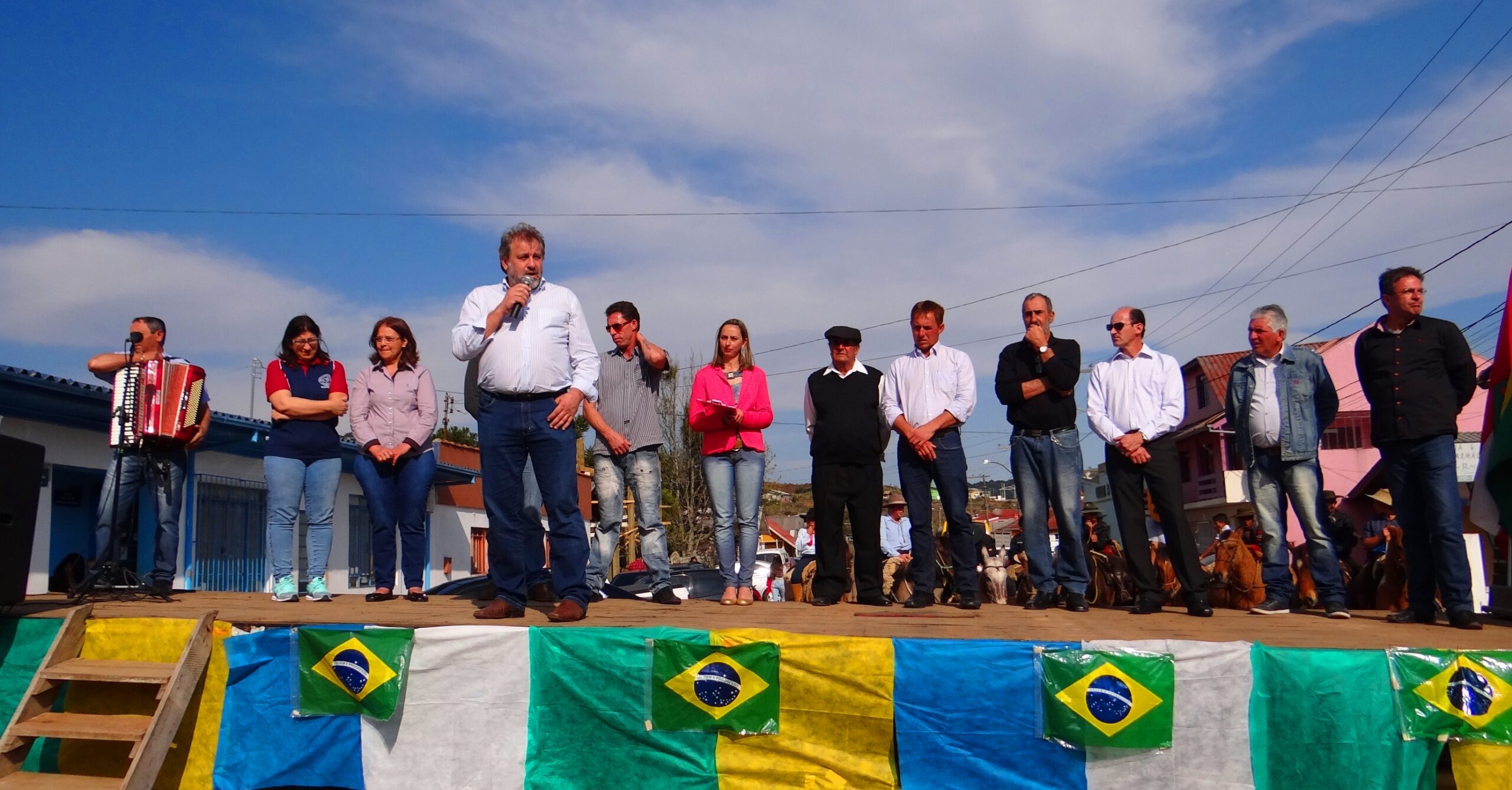 Você está visualizando atualmente Desfile Cívico marcou o Dia da Independência em Urupema