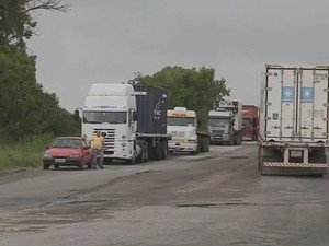 Você está visualizando atualmente Caminhoneiros ameaçam greve e preocupam governo federal