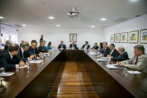 Leia mais sobre o artigo Prefeitos se reúnem com deputados para defenderem CPMF