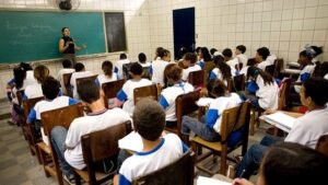 Leia mais sobre o artigo Crise econômica causa mudança de alunos de escolas privadas para públicas