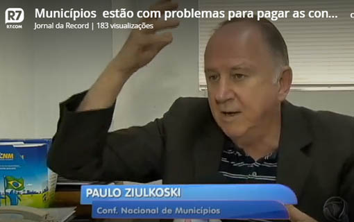 Leia mais sobre o artigo Municípios estão com problemas para pagar as contas, reportagem da TV Record ouve Ziulkoski