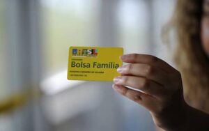 Leia mais sobre o artigo Após doação eleitoral, 13 mil beneficiários do Bolsa Família são convocados para atualizar dados