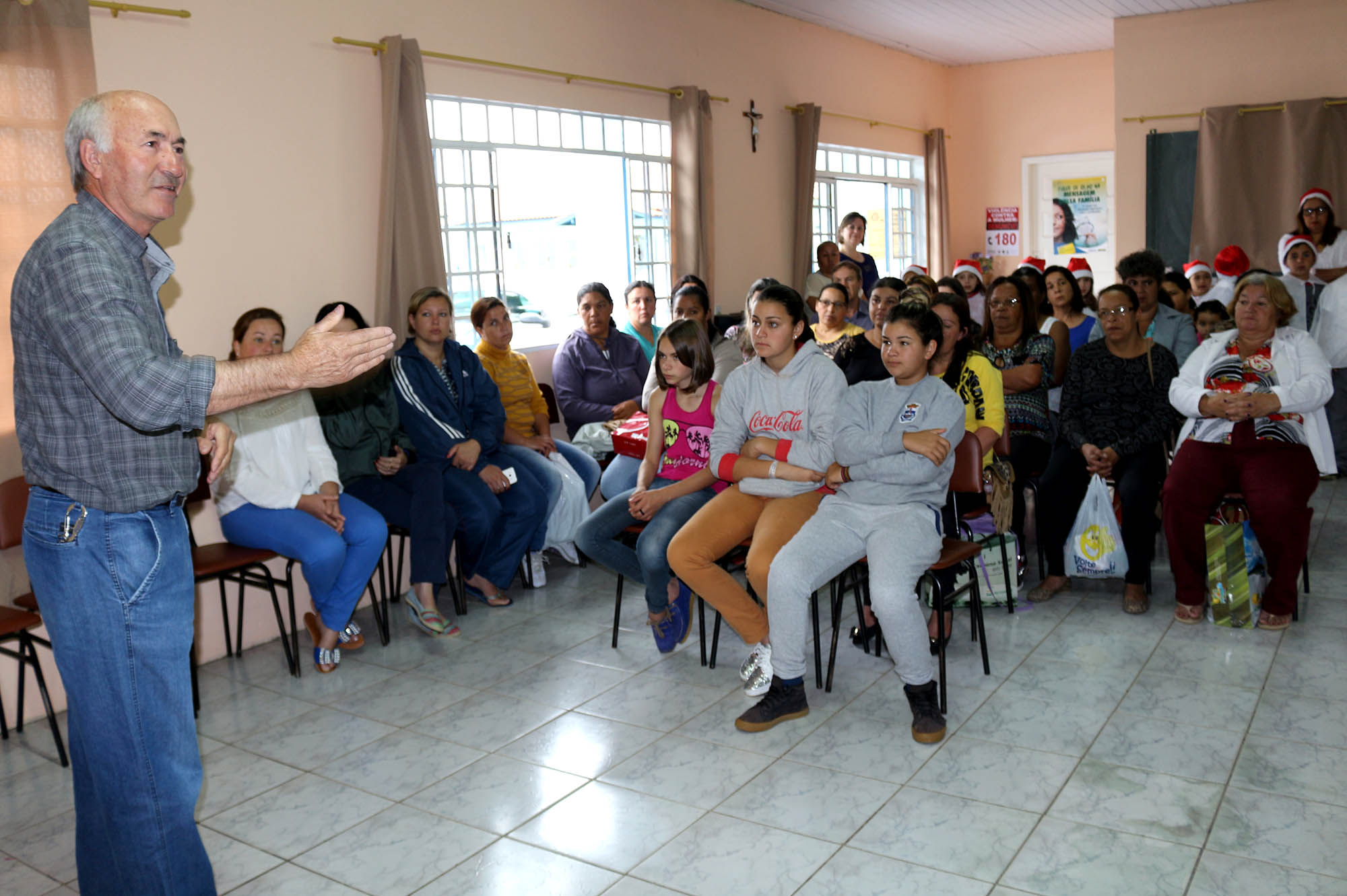 Leia mais sobre o artigo Prefeito faz visitas de despedida em unidade de saúde e no Cras