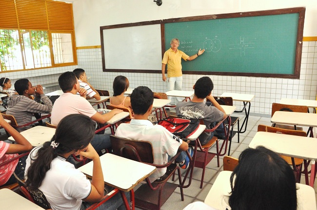 Você está visualizando atualmente Diário Oficial publica reajuste do piso salarial dos professores