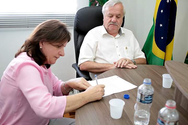 Leia mais sobre o artigo Prefeito Arno Marian recebe visita da Deputada Carmen Zanotto