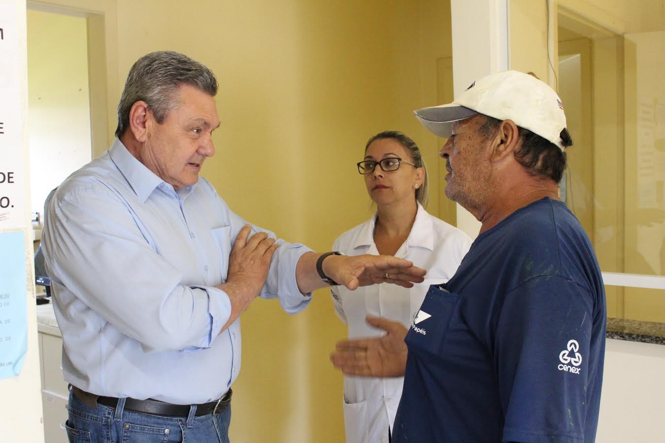 Você está visualizando atualmente Prefeito Antonio Ceron escuta a comunidade na Unidade de Saúde do Popular