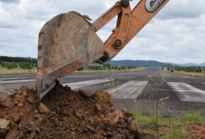 Leia mais sobre o artigo Aeroporto Regional de Correia Pinto recebe sinalização na pista