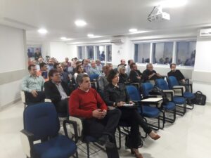 Leia mais sobre o artigo Presidente da Amures acompanha reunião da Aris em Florianópolis