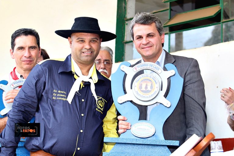 Você está visualizando atualmente Ex-prefeito Edilson de Souza foi homenageado em torneio