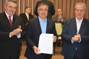 Leia mais sobre o artigo Governador inaugura delegacia de Polícia e assina minuta de contrato para administração do aeroporto regional