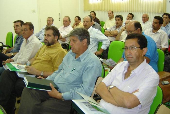 Você está visualizando atualmente Prefeitos eleitos da AMURES realizam primeiro encontro de 2009