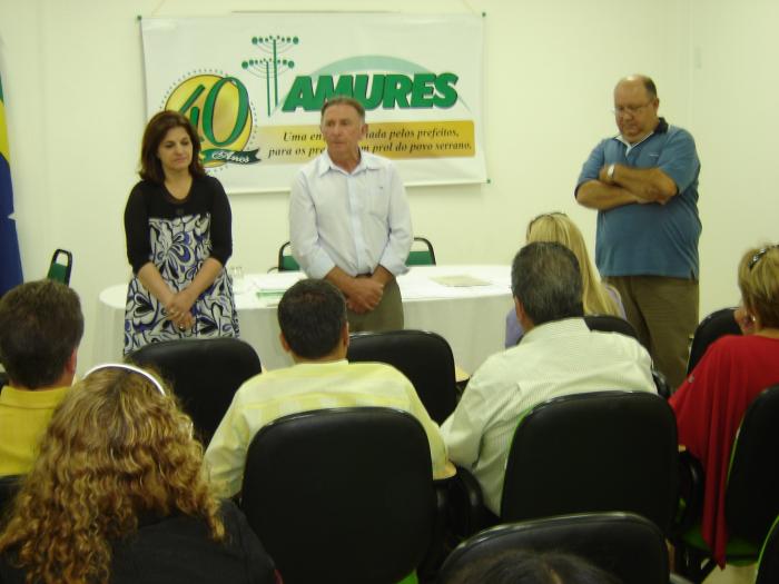 Você está visualizando atualmente Consórcio Intermunicipal de Saúde da AMURES realiza primeira reunião colegiada do ano