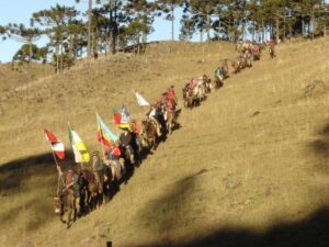 Leia mais sobre o artigo Cavalgada Aparados da Serra chegou a Bom Jardim junto com o anúncio do início das obras de ligação de SC e RS na Rota dos Cânions do Brasil