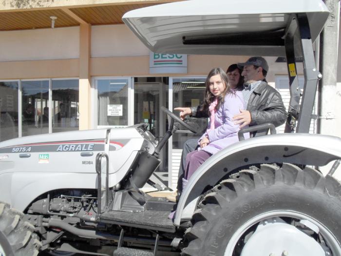 Leia mais sobre o artigo Agricultores recebem equipamentos de incentivo a agricultura familiar