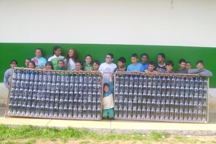 Você está visualizando atualmente Escola constrói aquecedor de água por energia solar