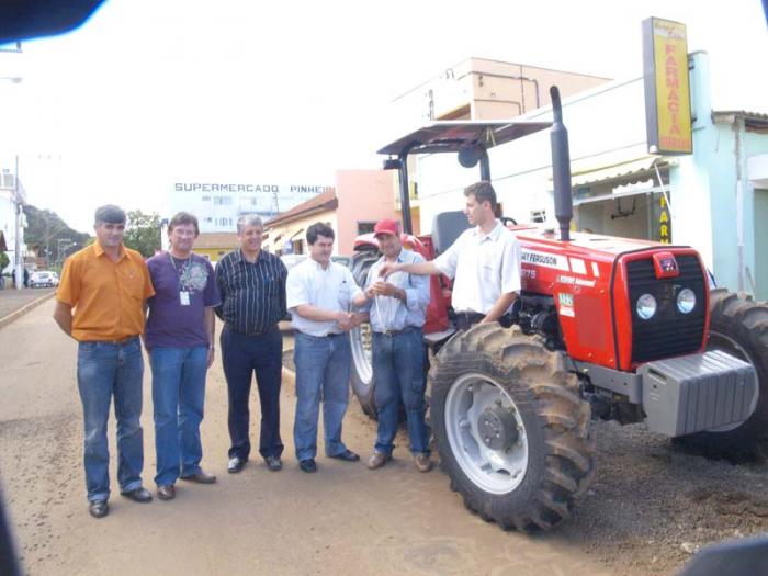 Você está visualizando atualmente Novos tratores vão aumentar área plantada