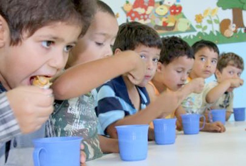 Você está visualizando atualmente Merenda e transporte escolar ganham mais recursos em 2010