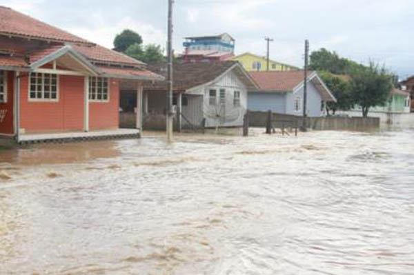 Você está visualizando atualmente Temporal castiga Correia Pinto