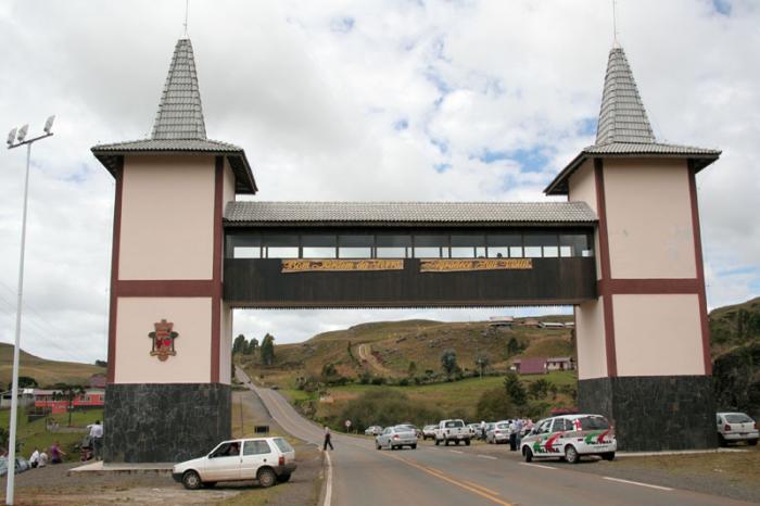 Você está visualizando atualmente Portal é inaugurado no aniversário de 43 anos de Bom Jardim da Serra