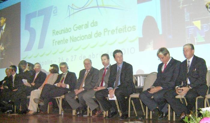 Leia mais sobre o artigo Prefeito Bota representa Fecam em reunião da Frente Nacional de Prefeitos