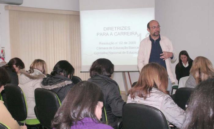 Leia mais sobre o artigo Plano de cargos e salários do magistério em debate na Amures