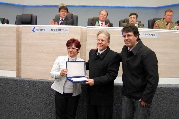 Você está visualizando atualmente VEREADORES DE LAGES PRESTARAM HOMENAGEM À ACIL