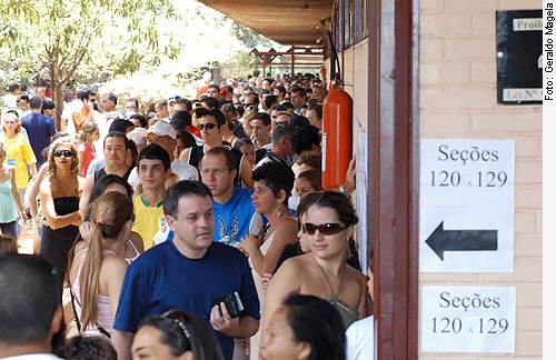 Você está visualizando atualmente Voto do eleitor é disputado por 19.458 candidatos