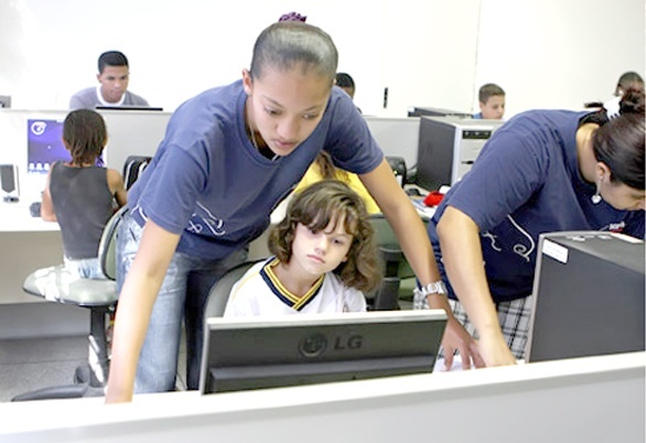 Leia mais sobre o artigo Pronta para votação proposta que universaliza banda larga em escolas