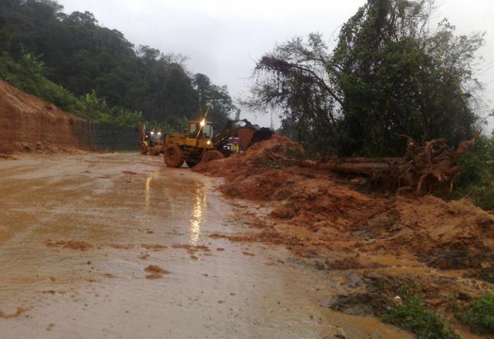 Leia mais sobre o artigo PRF registra queda de barreira em pelo menos três rodovias federais de Santa Catarina