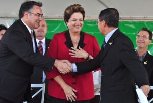 Leia mais sobre o artigo Dilma e Colombo lançam obras da ponte da BR-101 em Laguna e confirmam R$ 3 bilhões em SC