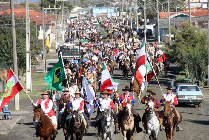 Você está visualizando atualmente Cavalgada mobilizou cerca de três mil pessoas