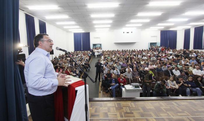 Você está visualizando atualmente Raimundo Colombo lança edital para ampliação do Hospital Tereza Ramos