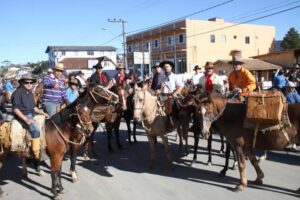 Leia mais sobre o artigo Cavalgada marca os 90 anos de Bom Retiro nesta segunda-feira