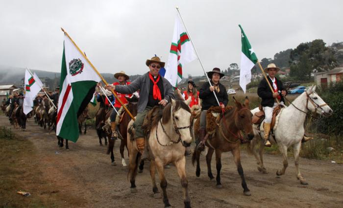 Você está visualizando atualmente Desfile lembra o passado das tropeadas