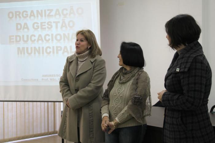 Leia mais sobre o artigo Educação básica é discutida por educadores da Serra Catarinense