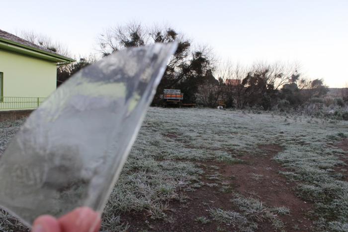 Leia mais sobre o artigo Geada deixa paisagem congelada em São Joaquim SC