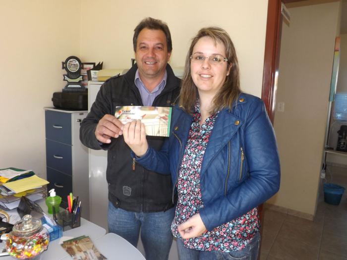 Você está visualizando atualmente Prefeito faz entregas de Ticket Alimentação á Funcionários