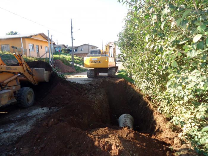 Você está visualizando atualmente Infraestrutura continua com ações emergenciais nos bairros