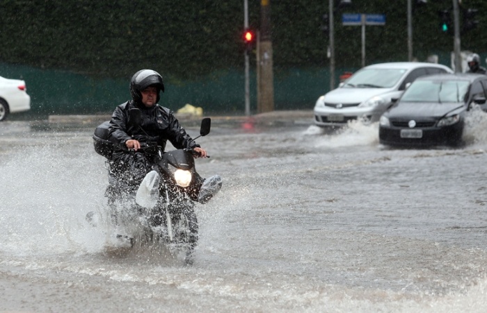 Você está visualizando atualmente Previsão de chuva forte, acumulados significativos e risco de temporal isolado entre sexta-feira e domingo (20 a 22)