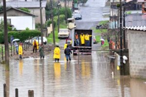 Leia mais sobre o artigo Chuva causa transtornos, preocupação e prejuízos em Lages