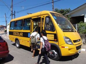 Leia mais sobre o artigo Dilma Rousseff cria Lei liberando o transporte escolar para uso universitário