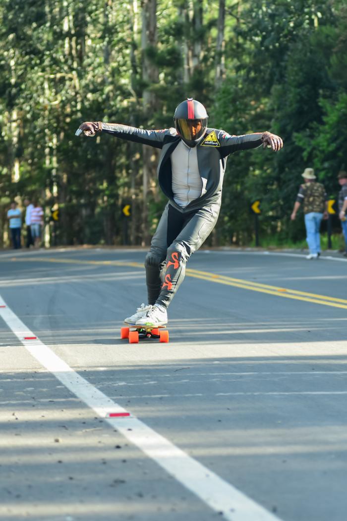 Você está visualizando atualmente Esportistas de todo o Brasil participam do Downhill de Skate em Rio Rufino