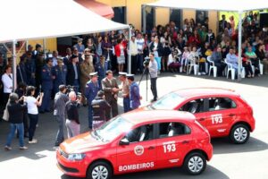 Leia mais sobre o artigo Prefeitura de Lages entrega viaturas em formatura do Corpo de Bombeiros