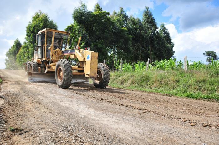 Leia mais sobre o artigo Prefeitura executa obras de patrolamento em vários pontos da cidade