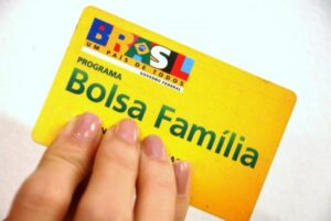 Leia mais sobre o artigo Bolsa Família repassa mais de R$ 2,1 bilhões para municípios em abril