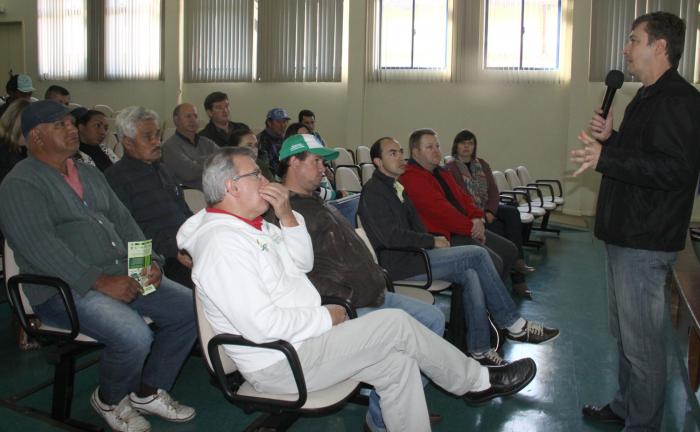 Leia mais sobre o artigo Seminário discutiu formação de associação ou cooperativa de catadores