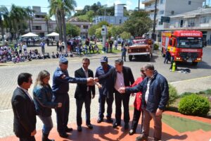 Leia mais sobre o artigo Corpo de Bombeiros de Anita Garibaldi recebe caminhão e ambulância comprados com recursos do Pacto Por Santa Catarina