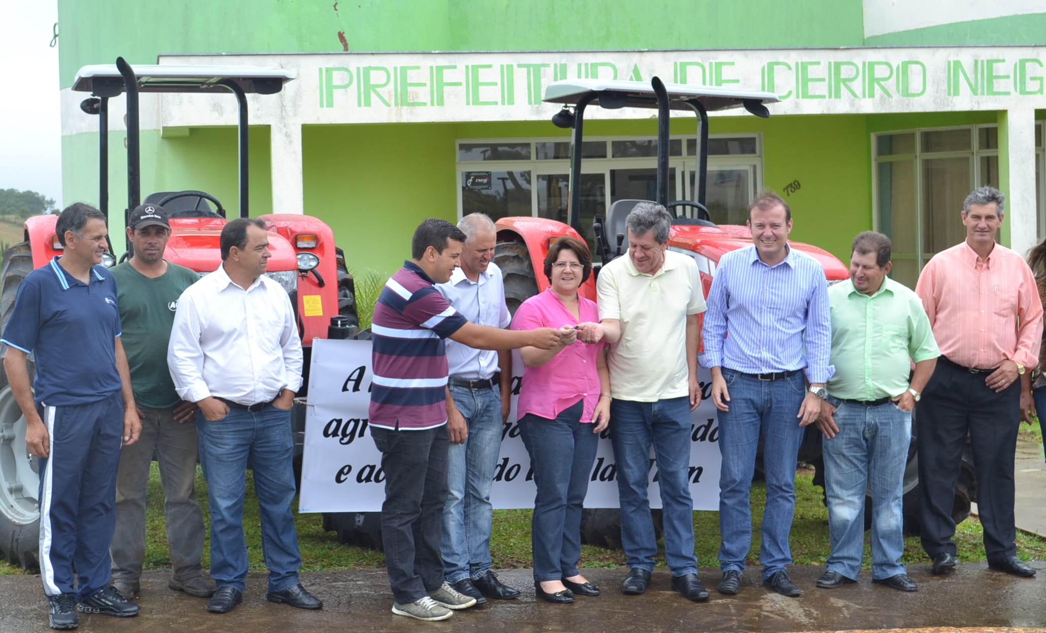 Você está visualizando atualmente Cerro Negro recebe dois tratores