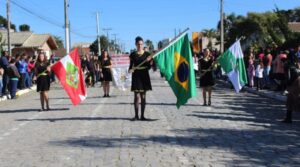 Leia mais sobre o artigo Beleza, patriotismo e emoção marcam desfile cívico em Palmeira